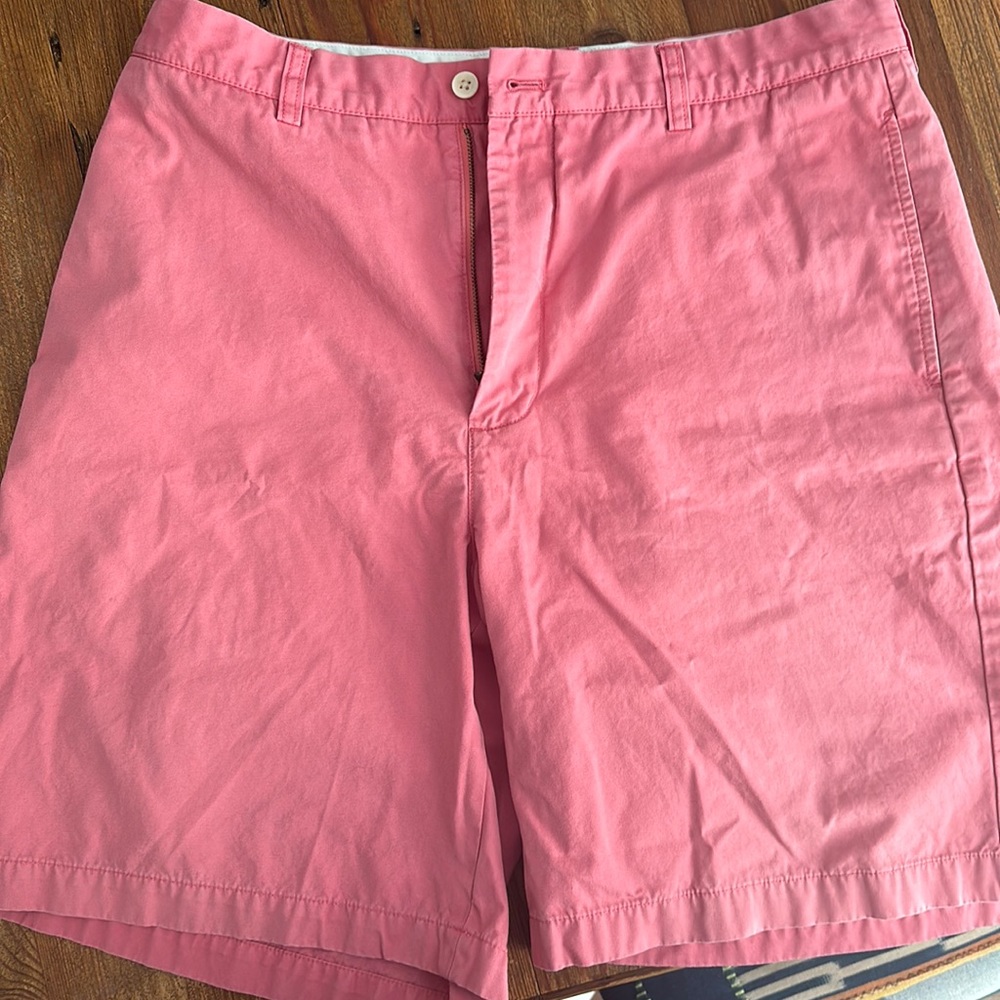 Pink chino Vineyard Vines 🐋short. 9’ inseam. Perfect condition.